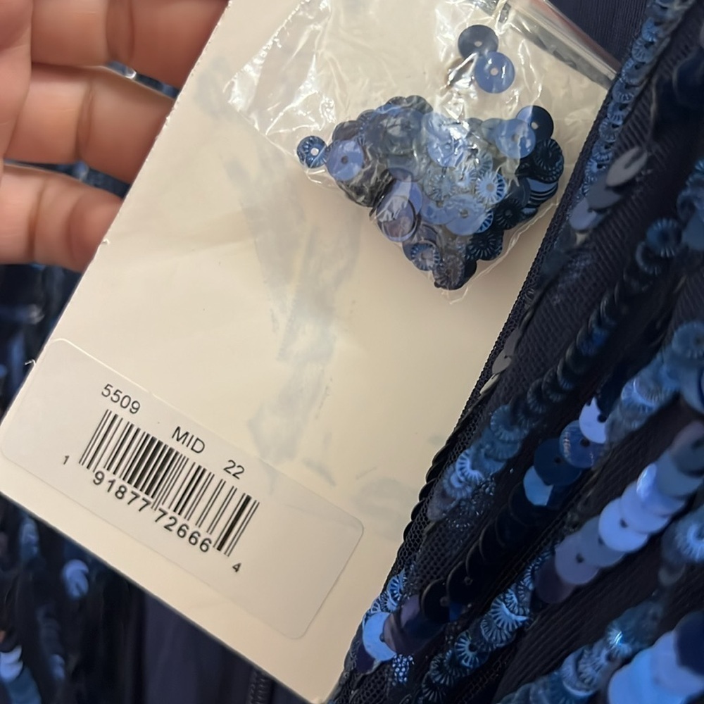 Mac Duggal 5509 NWT SEQUINED WRAP OVER 3/4 SLEEVE GOWN - Picture 8 of 12